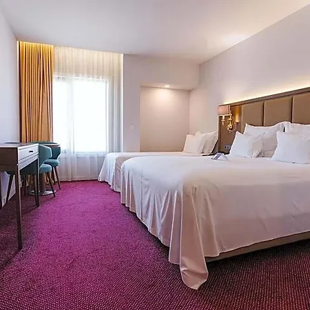 מלון Premium - Aquae Flaviae 4*